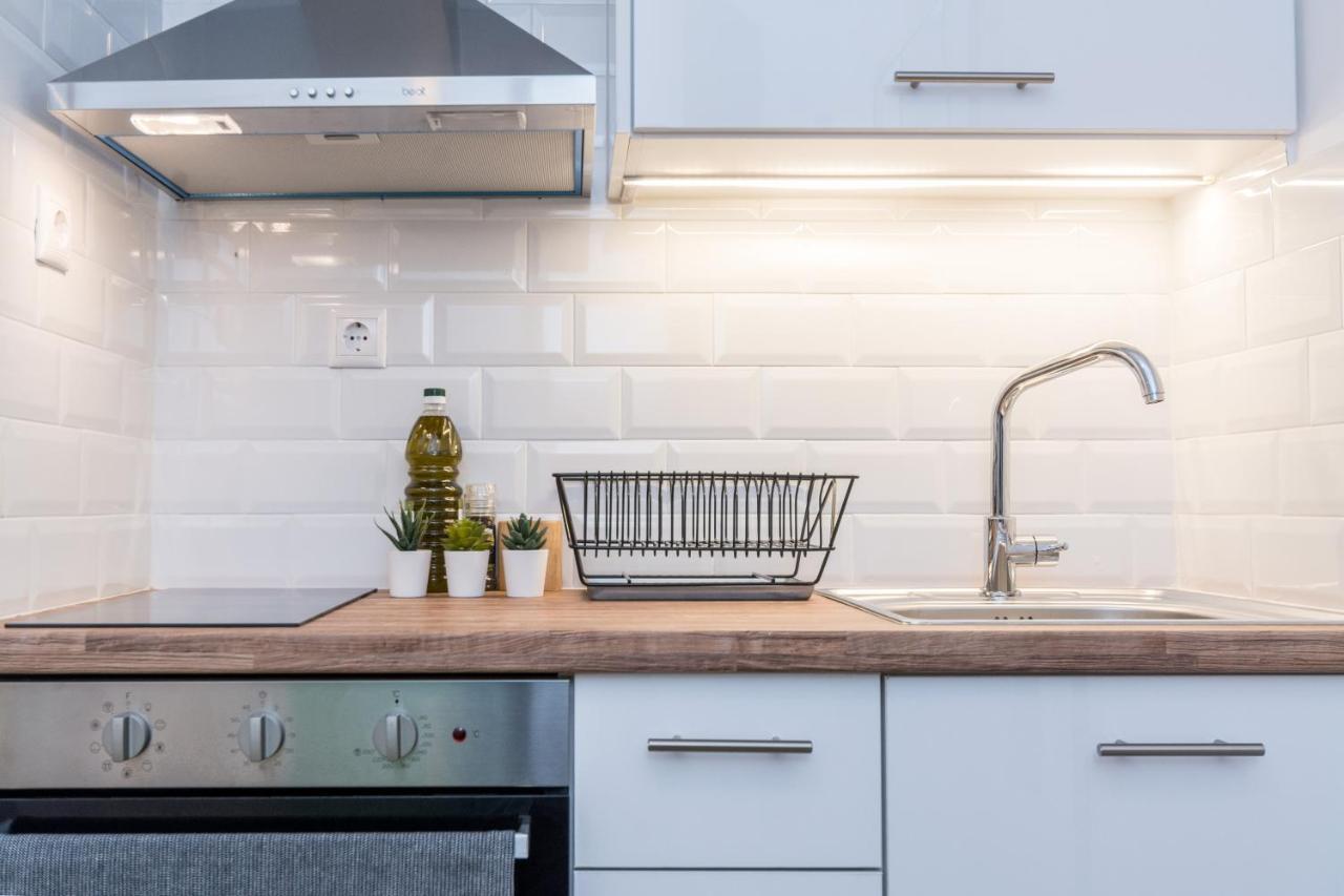 Wide Comfy Studio Apartment Centrally Located In Thissio Athén Kültér fotó